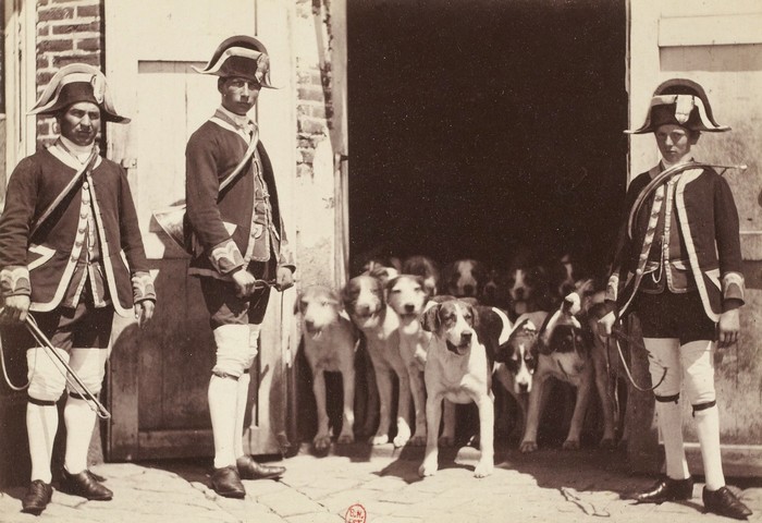 Les petits valets de chiens de l'équipage de Napoléon III photographiés par Léon Crémière (1865) - Archives de l'équipage